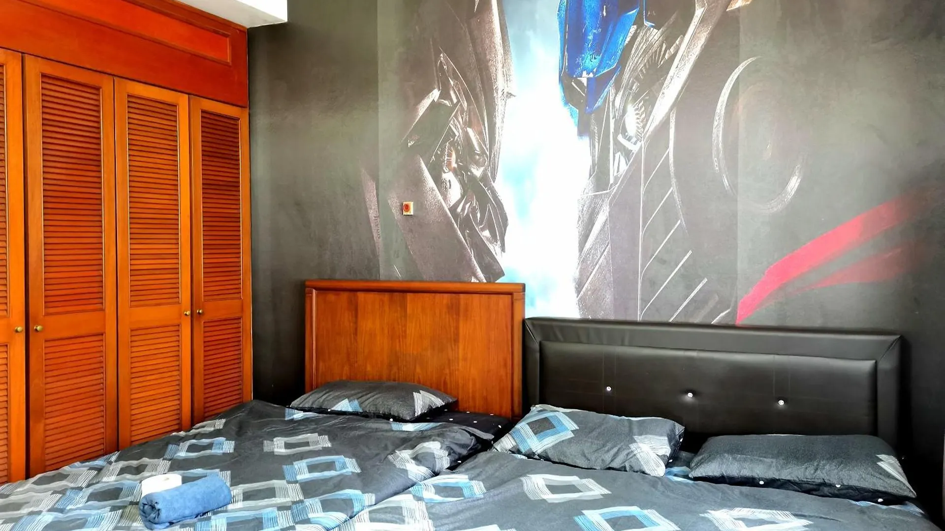 Klcc Transformers Homestay 10Pax Kuala Lumpur Malaysia